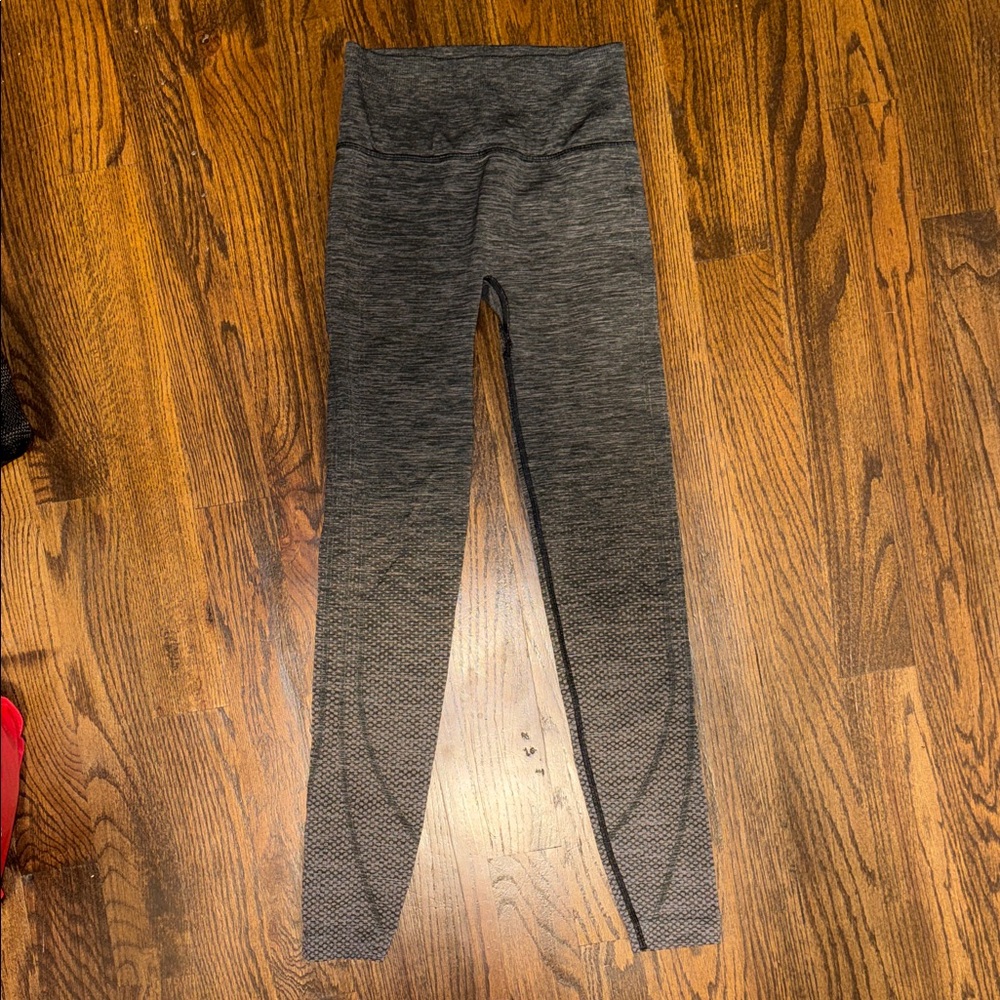 Women’s gray Lululemon leggings